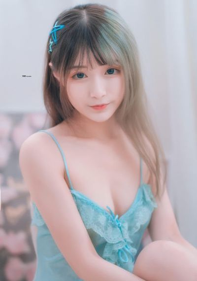 抱着娇妻让粗大玩3p在线观看_720神马在线观看