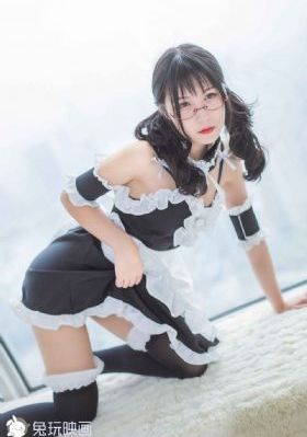 客厅享受丝袜人妻_4K神马在线观看