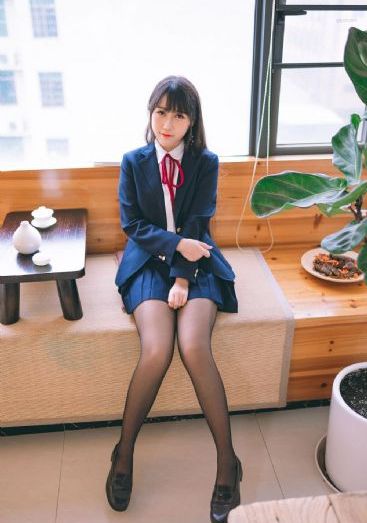 年轻的女教师3免费观看_超清手机在线看