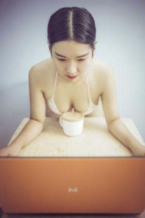 女主跟男一男二都睡过现代_1080高清在线观看